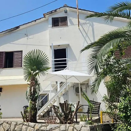 Bela Πανσιόν Ičići