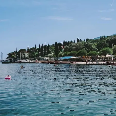 Bela Πανσιόν Ičići
