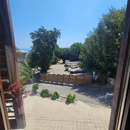 Bela Πανσιόν Ičići